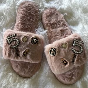 💥SALE!!! FLUFFY FAUX FUR SLIPPERS SIZE 9-10
